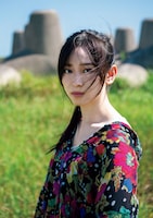 「週刊少年マガジン」47号より山下瞳月（櫻坂46）。（撮影：HIROKAZU）