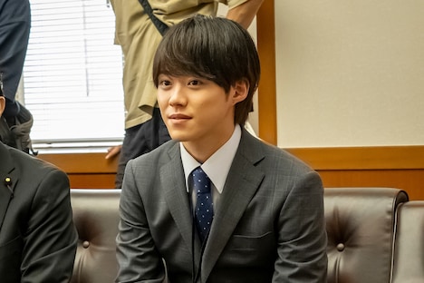「民王UR(たみおううら)」に出演している大橋和也(なにわ男子)。(c)inspired by 「民王」池井戸潤 / テレビ朝日