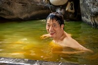 「民王UR（たみおううら）」に出演している遠藤憲一。(c)inspired by 「民王」池井戸潤 / テレビ朝日