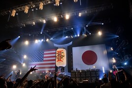 B'z松本孝弘率いる日米バンド・TMGの20年ぶりツアー千秋楽、BABYMETALも参加した夢の宴