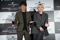 左からユニバーサルミュージック合同会社社長兼最高経営責任者（CEO）藤倉尚氏、SKY-HI。