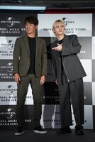 左からユニバーサルミュージック合同会社社長兼最高経営責任者（CEO）藤倉尚氏、SKY-HI。