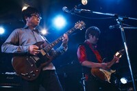 竹安堅一（フラワーカンパニーズ）と上原子友康（怒髪天）。（撮影：新保勇樹）