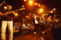 怒髪天とフラワーカンパニーズ。（撮影：新保勇樹）