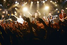 怒髪天とフラワーカンパニーズ。（撮影：新保勇樹）