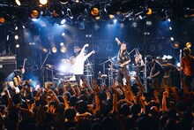 怒髪天とフラワーカンパニーズ。（撮影：新保勇樹）