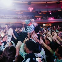 新しい学校のリーダーズ、世界ツアーに6万5000人動員「AG革命は続いていきます!」