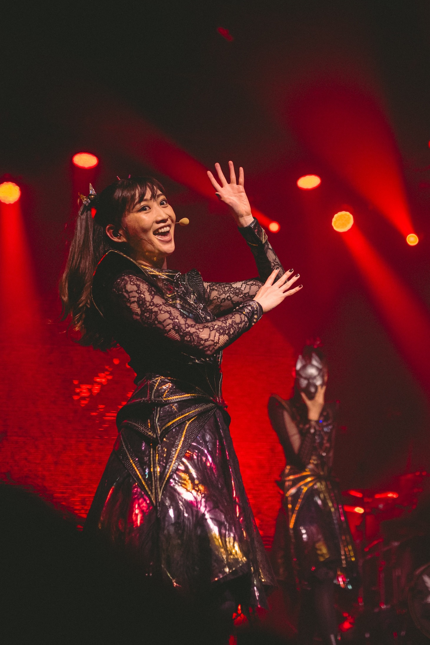 BABYMETALのブラジル・サンパウロ単独公演よりMOMOMETAL。（Photo by @30e）