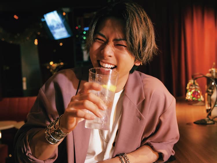 まっすー先輩”とゆるりとはしご酒 - 音楽ナタリー