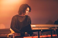 友田ジュン（Key）（撮影：横山マサト）