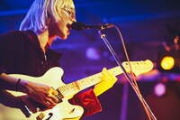 Hiyn（Vo, G / luv）（撮影：横山マサト）