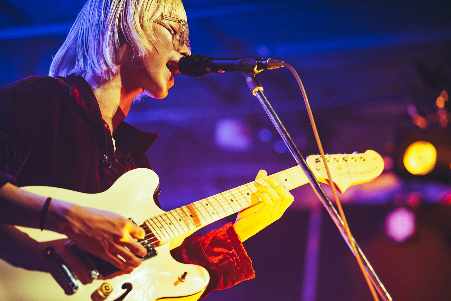 Hiyn（Vo, G / luv）（撮影：横山マサト）