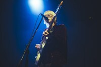 Hiyn（Vo, G / luv）（撮影：横山マサト）