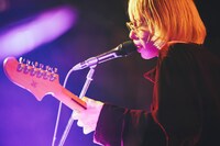 Hiyn（Vo, G / luv）（撮影：横山マサト）