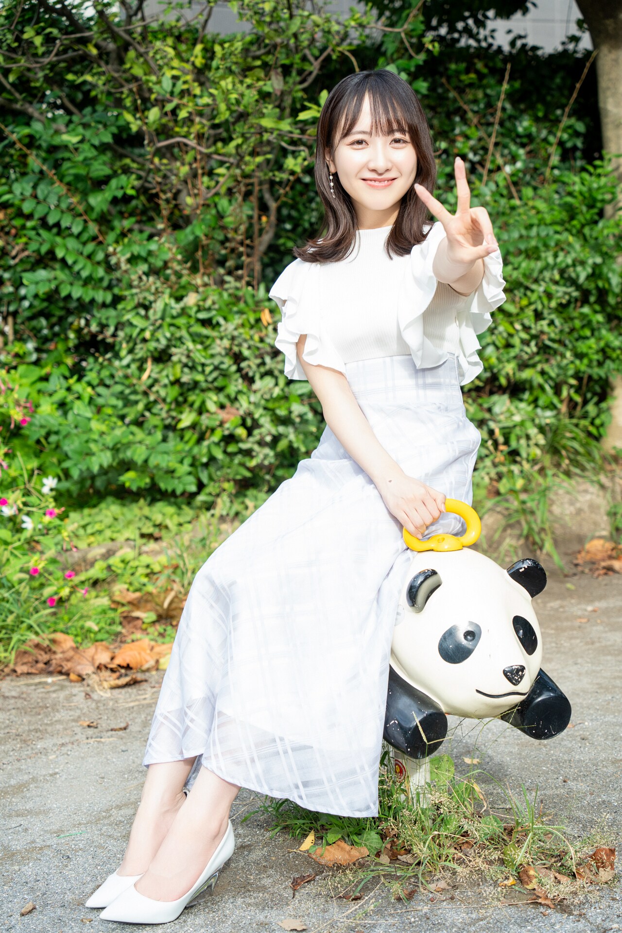 石田千穂（STU48）の2nd写真集「太陽って何色？」表紙。(c)HIROKAZU