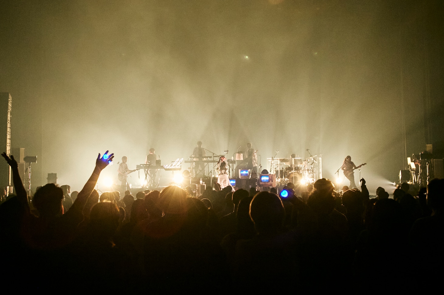 eill「BLUE ROSE TOUR 2024」東京公演の様子。（Photo by tatsuki nakata）
