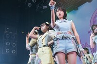 川端優（左）と隈本茉莉奈（右）。