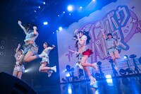 「望遠ユニバース」を歌う石原愛梨沙、隈本茉莉奈、尾林結花、的場華鈴、栗原舞優、大和明桜。