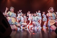 新曲「サマーエンドシンフォニー」を初披露する虹のコンキスタドール。