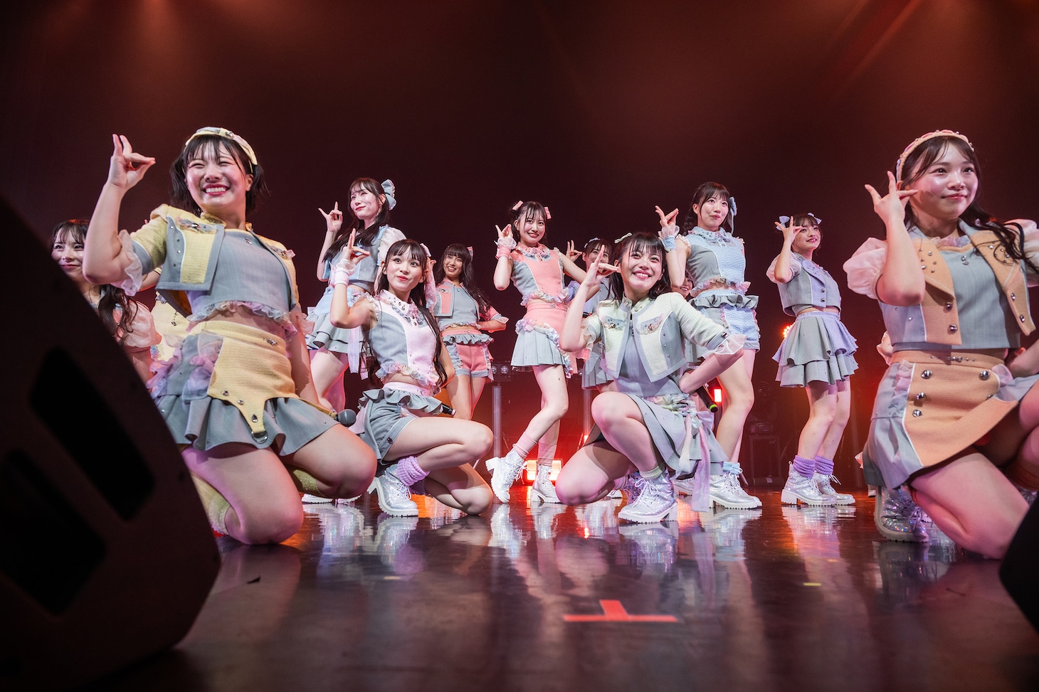 新曲「サマーエンドシンフォニー」を初披露する虹のコンキスタドール。