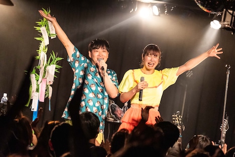 「ライブナタリー “堂島孝平 × 眉村ちあき” ～星に願いを～」振替公演の様子。（撮影：曽我美芽）