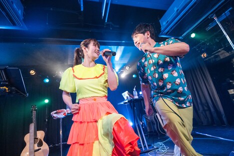 「ライブナタリー “堂島孝平 × 眉村ちあき” ～星に願いを～」振替公演の様子。