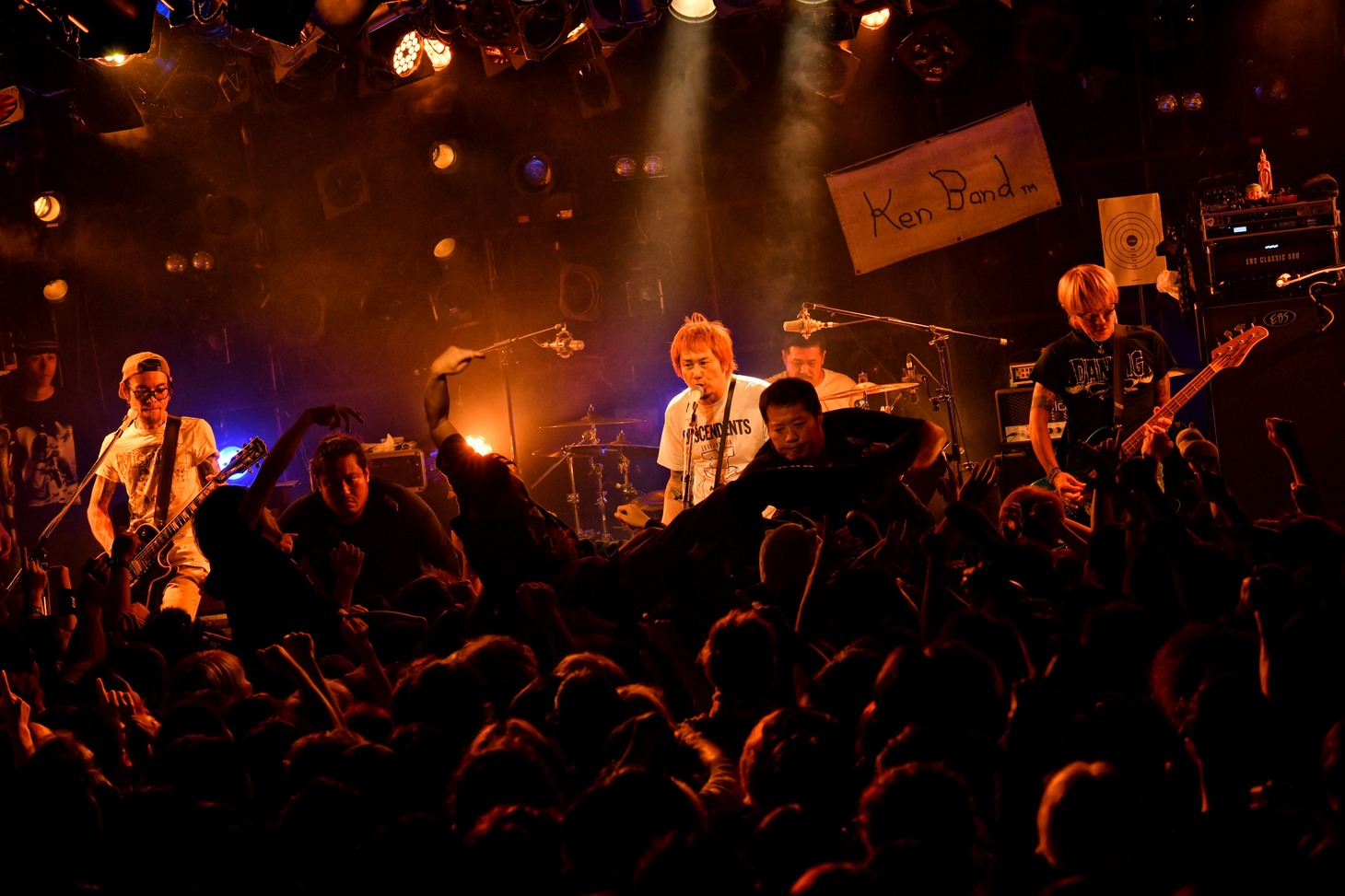 Ken Yokoyamaのライブの様子。（撮影：半田安政）