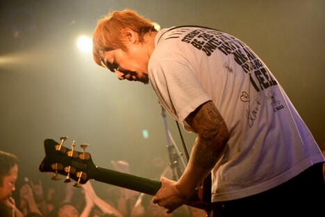 横山健（Vo, G）（撮影：半田安政）