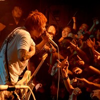 Ken Yokoyamaの90'sパンクカバーツアー開幕!柵なし渋谷CLUB QUATTROで大騒ぎ