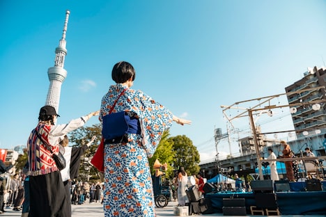2023年の「すみゆめ踊行列」の様子。（Photo by 427FOTO）