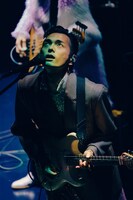 玉置周啓（Vo, G）（撮影：マスダレンゾ）