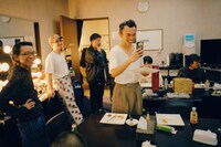 楽屋の様子。（撮影：マスダレンゾ）