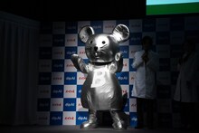 乃木坂46メンバーに呼ばれて登場したメタルバイチュー。