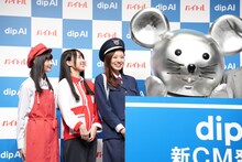 左から遠藤さくら、賀喜遥香、梅澤美波、メタルバイチュー。