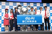 左から遠藤さくら、賀喜遥香、梅澤美波、メタルバイチュー、冨田英揮社長、真矢ミキ、DAIGO、はじめしゃちょー。