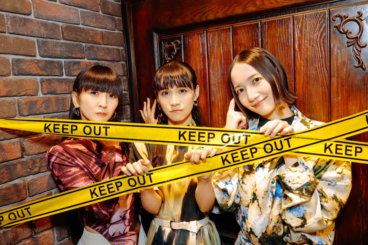 謎の屋敷に閉じ込められたPerfume、難易度MAXの脱出ゲームでトランプマンと出会う