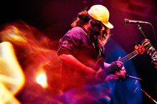 近藤洋一（B, Cho）（撮影：浜野カズシ）