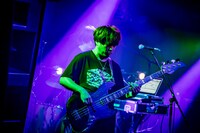 井澤惇（B / LITE）（Photo by TAKASHI KONUMA）