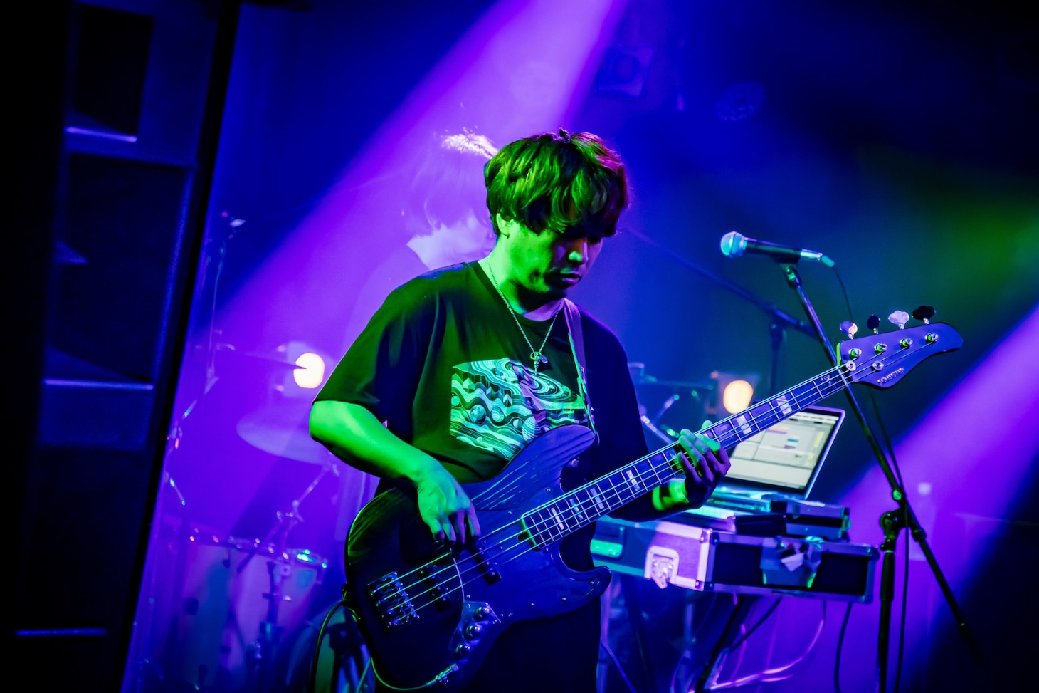 井澤惇（B / LITE）（Photo by TAKASHI KONUMA）