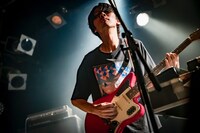 楠本構造（G, Syn / LITE）（Photo by TAKASHI KONUMA）