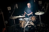 三宅隆文(Dr / Rega)(Photo by TAKASHI KONUMA)