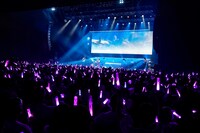 高城れに「まるっと10年まるごとれにちゃんポジティブがすぎるツアー」最終公演の様子。（撮影：上飯坂一）