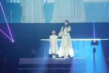 高城れに「まるっと10年まるごとれにちゃんポジティブがすぎるツアー」最終公演の様子。（撮影：上飯坂一）