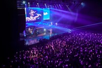 高城れに「まるっと10年まるごとれにちゃんポジティブがすぎるツアー」最終公演の様子。（撮影：上飯坂一）