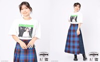 アンジュルム×BEAMSコラボTシャツを着用する川名凜。