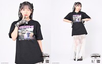 アンジュルム×BEAMSコラボTシャツを着用する為永幸音。
