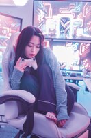 岩本蓮加（乃木坂46）の1st写真集「いたずらな風」セブンネット限定版の裏表紙。（Photo by SAKAI DE JUN）