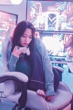 岩本蓮加（乃木坂46）の1st写真集「いたずらな風」セブンネット限定版の裏表紙。（Photo by SAKAI DE JUN）