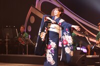 10月27日に兵庫・アクリエひめじ（姫路市文化コンベンションセンター）で「丘みどりコンサート2024 ～演魅Vol.5～」を開催した丘みどり。