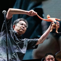ZAZEN BOYS初の日本武道館ワンマンは3時間20分で36曲、自己紹介は11回